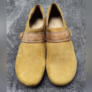 Clarks Men's Tan Suede Shoes